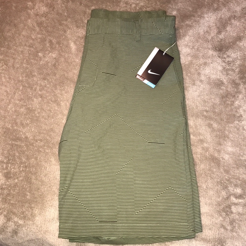 BRAND NEW Nike Standard Fit Golf Shorts